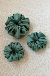 duża gumka do włosów pistacjowa Scrunchie Maxi Dark Pistachio