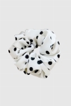 Scrunchie Medium gumka do włosów w groszki – Dalmatino