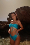 góra bikini bandeau Manila z przewiązaniem przez środek z kokardką – wakacyjna stylizacja