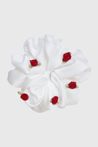 duża gumka do włosów ecru z różyczkami 3D – Scrunchie Maxi Cloud Roses