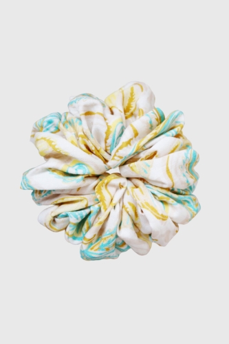 duża gumka do włosów ecru ze złotymi i turkusowymi wzorami – Scrunchie Maxi Blue Lagoon