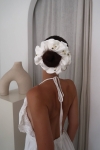 gumka do włosów ecru z różyczkami 3D Scrunchie Maxi White Swan