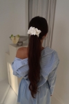 gumka do włosów ecru Scrunchie Medium Vanilla Cream – fryzura kucyk