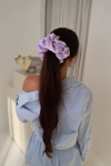 gumka do włosów liliowa Scrunchie Maxi Lavender – fryzura kucyk