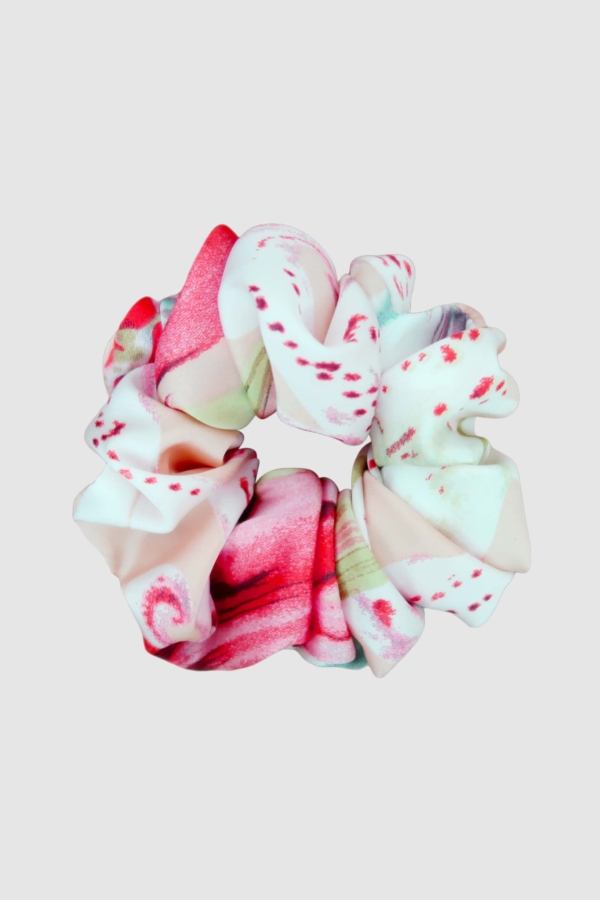 Scrunchie Medium gumka do włosów kwiatowy wzór z czerwonymi akcentami – Gelato Kiss