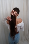 duża gumka do włosów beżowa Scrunchie Maxi Cappuccino w kucyku