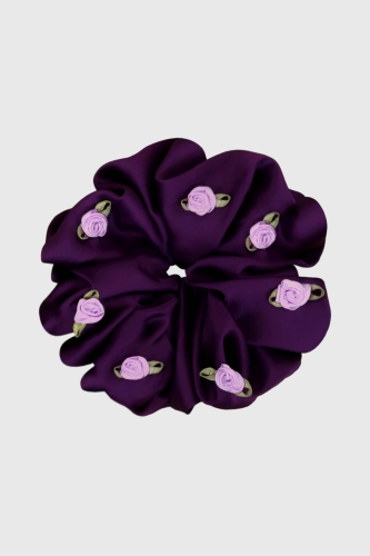 Scrunchie Maxi gumka do włosów fioletowa z różyczkami 3D – Wild Berry
