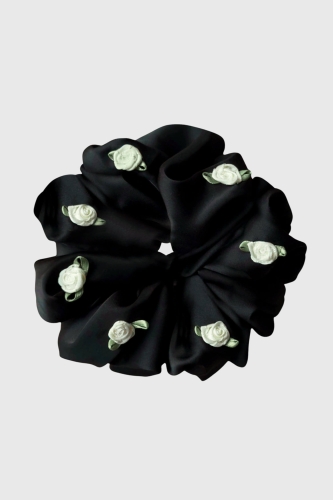 Scrunchie Maxi gumka do włosów czarna z różyczkami 3D – Dark Liqueur