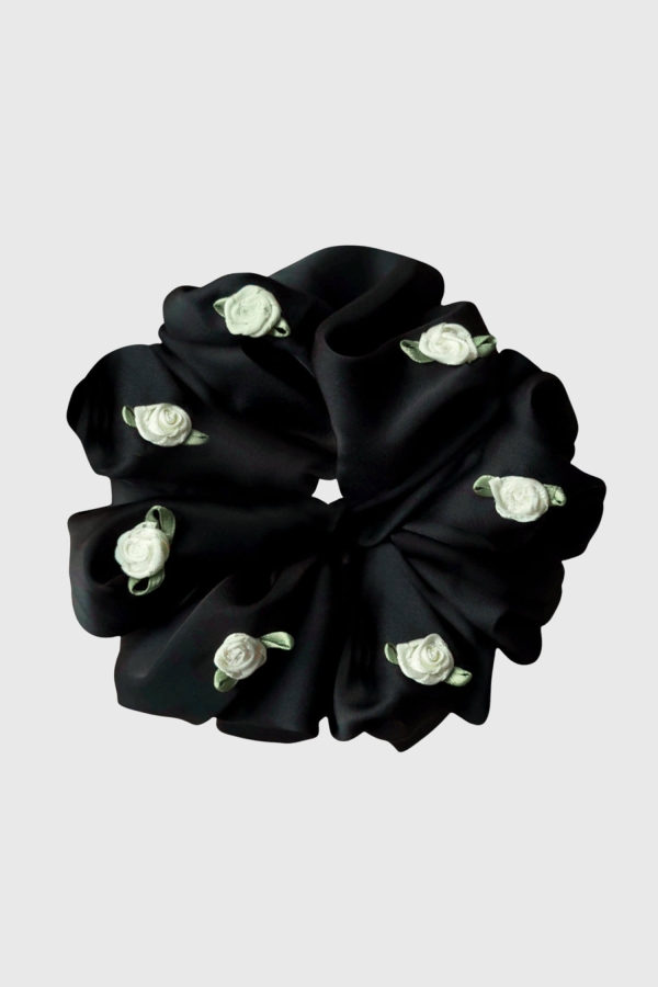 Scrunchie Maxi gumka do włosów czarna z różyczkami 3D – Dark Liqueur