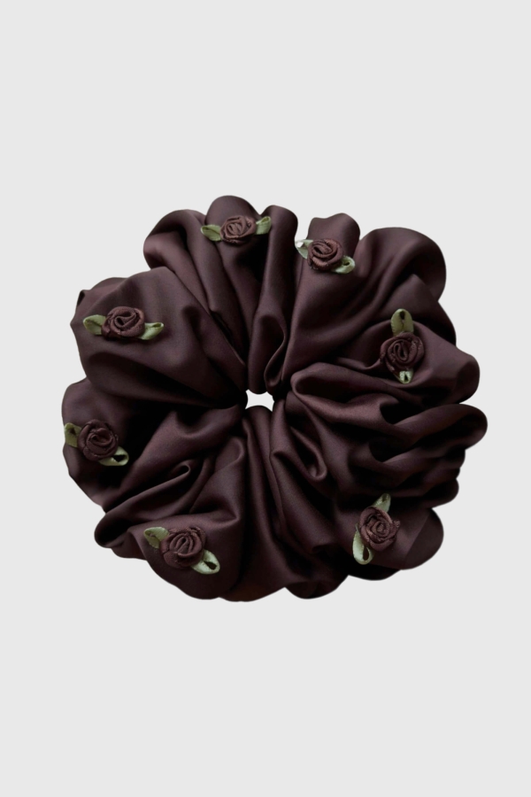 Scrunchie Maxi gumka do włosów czekoladowa z różyczkami 3D – Chocolate Mousse