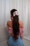 Scrunchie Maxi gumka do włosów różowa w złoto-białe wzory – Rose Latte