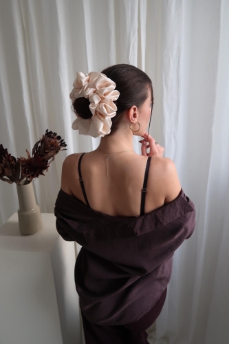 Scrunchie Maxi gumka do włosów jasnozłota – White Chocolate