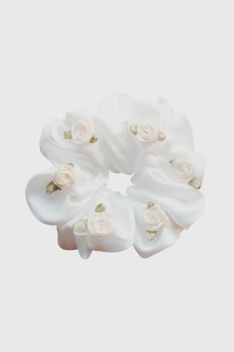 Scrunchie Medium gumka do włosów ecru z różyczkami 3D – White Swan