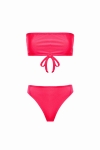 moda kąpielowa 2025 – koralowy zestaw bikini top bandeau i dół z wysokim stanem